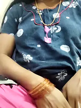 Snapshot of Tamilrojanew chatting on 11/28/25, 08:28 Tamilrojanew online show from 11/28/25, 08:28