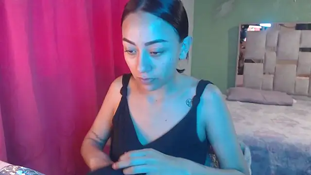 Snapshot of Little_aphrodite chatting on 11/28/25, 09:39 Little aphrodite online show from 11/28/25, 09:39