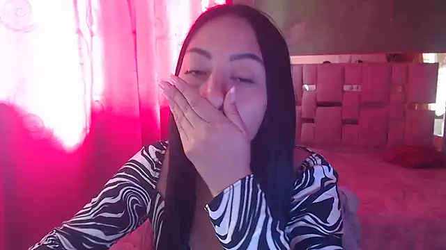 Snapshot of Little_aphrodite chatting on 12/19/25, 07:43 Little aphrodite online show from 12/19/25, 07:43