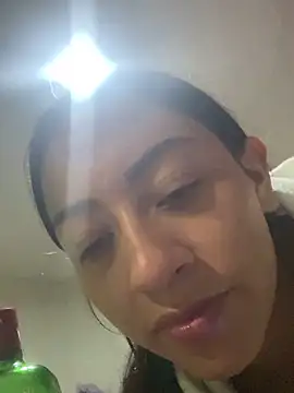 Snapshot of Little_aphrodite chatting on 12/22/25, 02:52 Little aphrodite online show from 12/22/25, 02:52