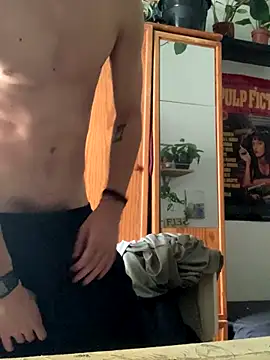 Snapshot of yagoSanchez01 chatting on 10/31/25, 11:55 yagoSanchez01 online show from 10/31/25, 11:55