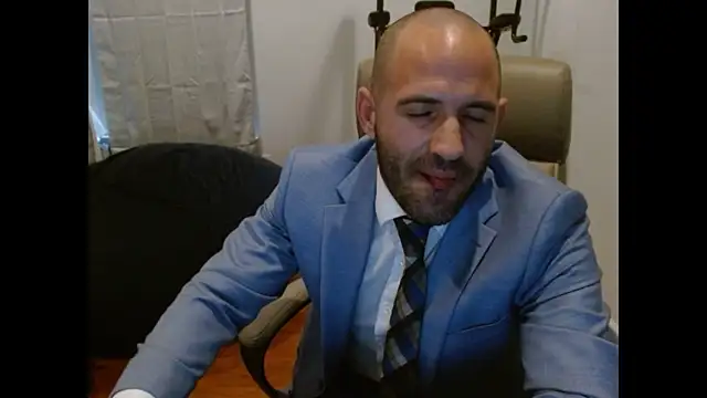 Snapshot of TheNakedPreacher chatting on 01/10/26, 04:09 TheNakedPreacher online show from 01/10/26, 04:09