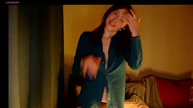 Snapshot of LilyXSky chatting on 11/07/25, 02:39 LilyXSky online show from 11/07/25, 02:39