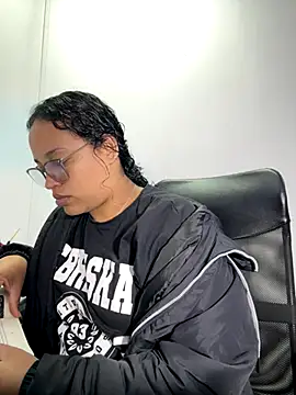 Snapshot of angela_angels_ chatting on 09/10/25, 02:22 angela angels online show from 09/10/25, 02:22