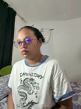 Snapshot of angela_angels_ chatting on 04/11/26, 11:36 angela angels online show from 04/11/26, 11:36