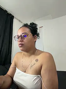 Snapshot of angela_angels_ chatting on 04/29/26, 02:26 angela angels online show from 04/29/26, 02:26