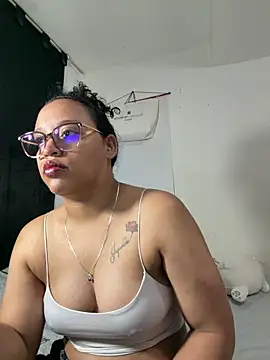 Snapshot of angela_angels_ chatting on 05/14/26, 10:33 angela angels online show from 05/14/26, 10:33