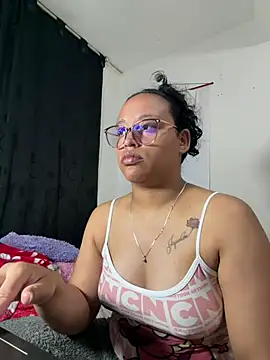 Snapshot of angela_angels_ chatting on 06/08/26, 01:28 angela angels online show from 06/08/26, 01:28
