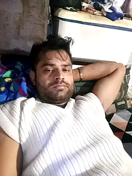 Snapshot of Priynkarani chatting on 11/13/25, 11:31 Priynkarani online show from 11/13/25, 11:31