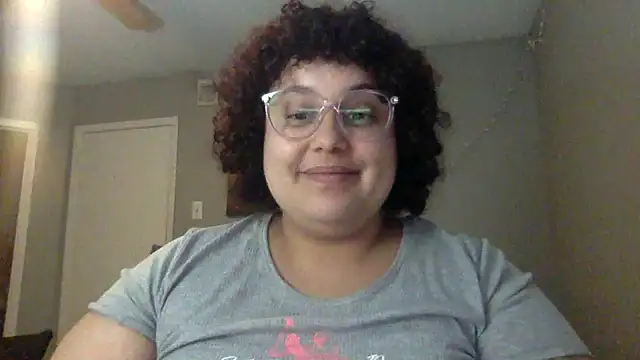 Snapshot of kawaiimay chatting on 01/01/25, 12:32 kawaiimay online show from 01/01/25, 12:32