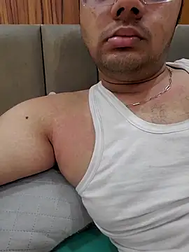 Snapshot of SWEETBOYJI chatting on 10/31/25, 06:31 SWEETBOYJI online show from 10/31/25, 06:31