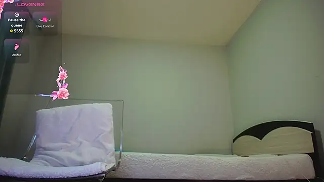 Snapshot of kyliejo18 chatting on 12/04/25, 04:11 kyliejo18 online show from 12/04/25, 04:11