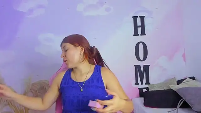 carolayrosse online show from 02/04/25, 01:13