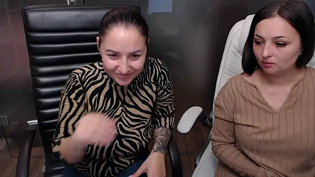 Snapshot of Amy--Samy chatting on 12/06/24, 01:44 Amy--Samy online show from 12/06/24, 01:44