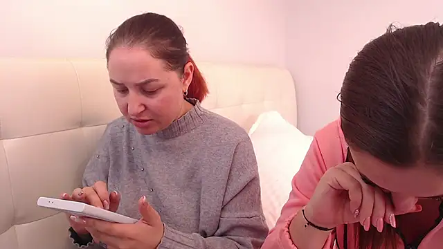 Snapshot of Amy--Samy chatting on 02/18/25, 01:11 Amy--Samy online show from 02/18/25, 01:11
