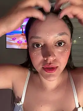 Snapshot of kenndall_21 chatting on 12/20/25, 02:40 kenndall 21 online show from 12/20/25, 02:40