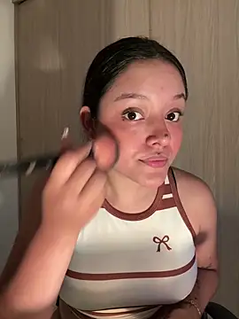 Snapshot of kenndall_21 chatting on 02/04/26, 12:05 kenndall 21 online show from 02/04/26, 12:05