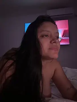 Snapshot of kenndall_21 chatting on 02/17/26, 03:36 kenndall 21 online show from 02/17/26, 03:36