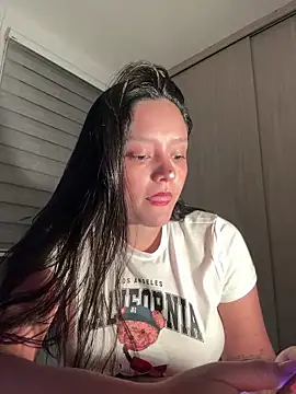 Snapshot of kenndall_21 chatting on 03/17/26, 12:15 kenndall 21 online show from 03/17/26, 12:15