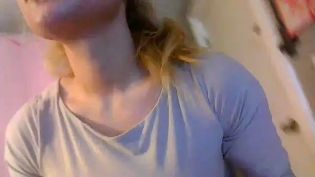 Snapshot of lexybabyxo chatting on 12/04/25, 02:15 lexybabyxo online show from 12/04/25, 02:15