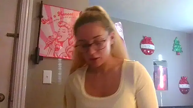 Snapshot of lexybabyxo chatting on 12/16/25, 01:27 lexybabyxo online show from 12/16/25, 01:27