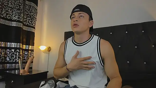 Snapshot of Angel_Cuervo chatting on 01/11/25, 12:40 Angel Cuervo online show from 01/11/25, 12:40