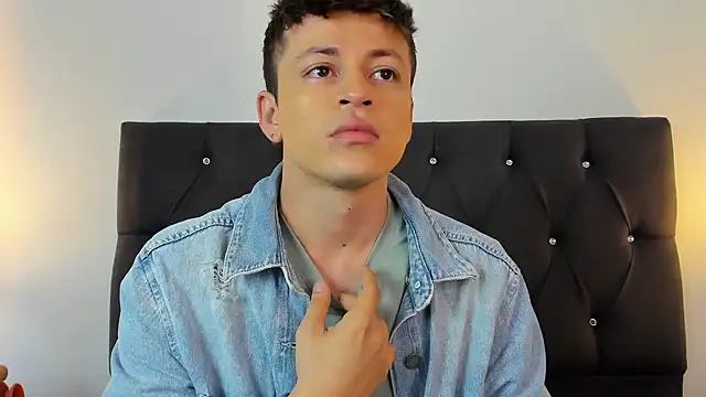 Snapshot of Angel_Cuervo chatting on 01/12/25, 01:16 Angel Cuervo online show from 01/12/25, 01:16