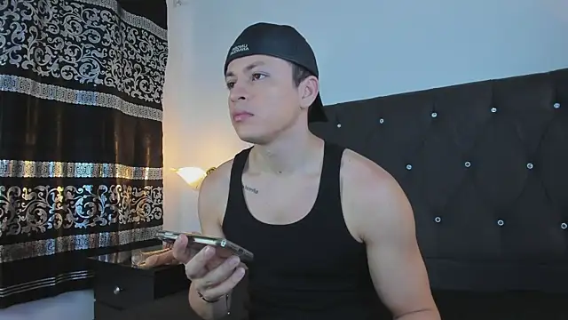 Snapshot of Angel_Cuervo chatting on 01/18/25, 12:47 Angel Cuervo online show from 01/18/25, 12:47