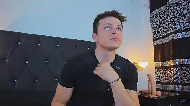 Snapshot of Angel_Cuervo chatting on 01/20/25, 07:25 Angel Cuervo online show from 01/20/25, 07:25