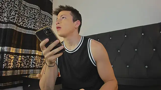 Snapshot of Angel_Cuervo chatting on 01/25/25, 12:47 Angel Cuervo online show from 01/25/25, 12:47