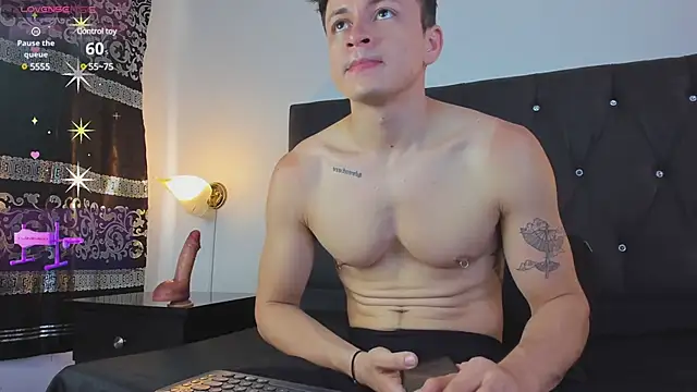 Snapshot of Angel_Cuervo chatting on 02/18/25, 07:30 Angel Cuervo online show from 02/18/25, 07:30