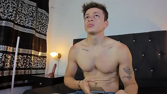 Snapshot of Angel_Cuervo chatting on 02/21/25, 12:39 Angel Cuervo online show from 02/21/25, 12:39