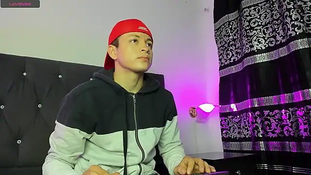 Snapshot of Angel_Cuervo chatting on 03/04/25, 12:33 Angel Cuervo online show from 03/04/25, 12:33