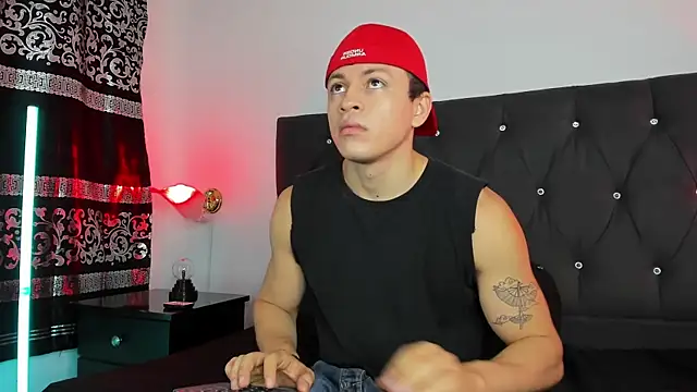 Snapshot of Angel_Cuervo chatting on 03/13/25, 12:46 Angel Cuervo online show from 03/13/25, 12:46