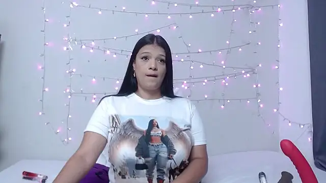 Nicol Love0 online show from 03/10/25, 10:48