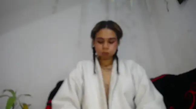 Snapshot of diamonmeli chatting on 01/10/25, 05:02 diamonmeli online show from 01/10/25, 05:02