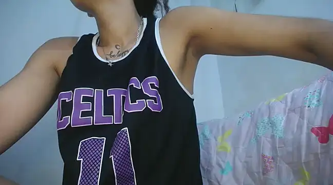 Snapshot of diamonmeli chatting on 01/11/25, 01:53 diamonmeli online show from 01/11/25, 01:53