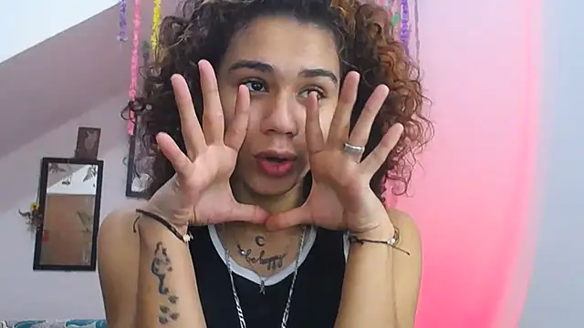 Snapshot of diamonmeli chatting on 01/30/25, 06:32 diamonmeli online show from 01/30/25, 06:32