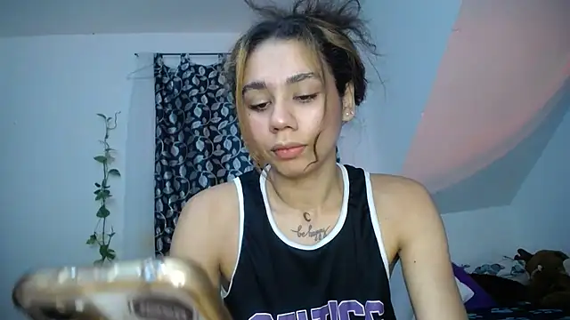 Snapshot of diamonmeli chatting on 02/16/25, 04:53 diamonmeli online show from 02/16/25, 04:53