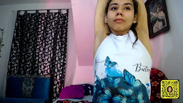 Snapshot of diamonmeli chatting on 02/19/25, 12:44 diamonmeli online show from 02/19/25, 12:44