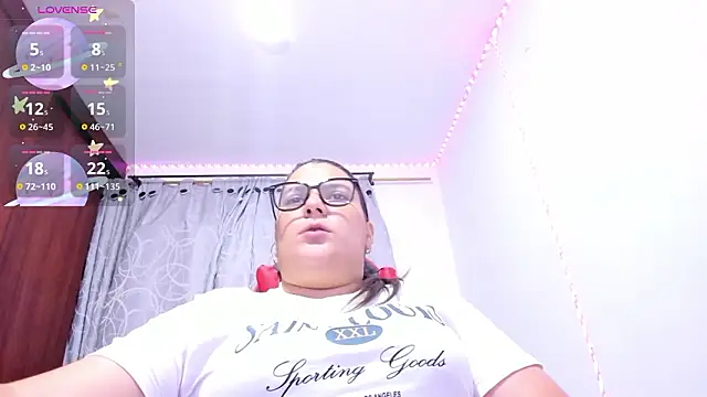 Snapshot of shantal_smith9 chatting on 02/14/26, 04:31 shantal smith9 online show from 02/14/26, 04:31