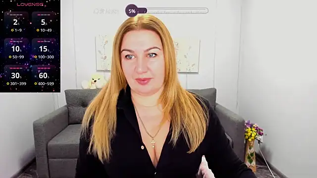 Snapshot of Lili_Crossi chatting on 12/02/24, 07:03 Lili Crossi online show from 12/02/24, 07:03