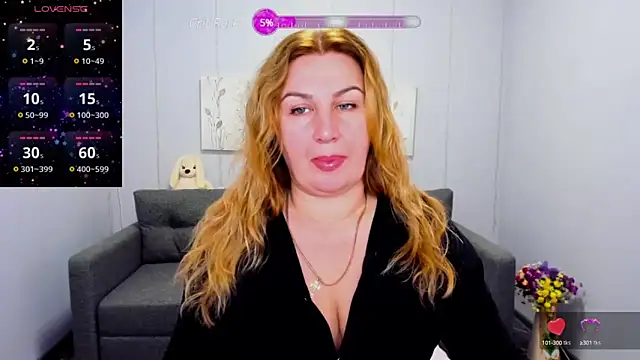 Snapshot of Lili_Crossi chatting on 12/12/24, 06:47 Lili Crossi online show from 12/12/24, 06:47