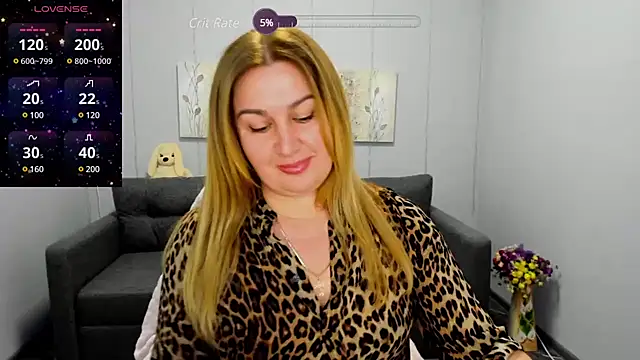 Snapshot of Lili_Crossi chatting on 12/16/24, 09:57 Lili Crossi online show from 12/16/24, 09:57