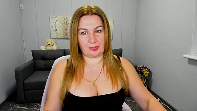 Snapshot of Lili_Crossi chatting on 01/29/25, 06:43 Lili Crossi online show from 01/29/25, 06:43