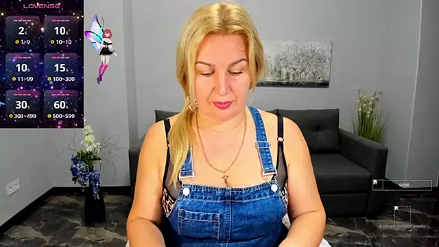 Snapshot of Lili_Crossi chatting on 09/22/25, 05:42 Lili Crossi online show from 09/22/25, 05:42