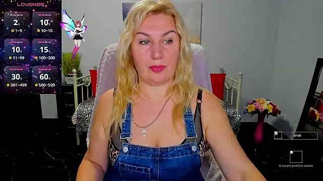 Snapshot of Lili_Crossi chatting on 10/04/25, 05:27 Lili Crossi online show from 10/04/25, 05:27
