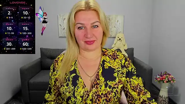 Snapshot of Lili_Crossi chatting on 10/13/25, 05:51 Lili Crossi online show from 10/13/25, 05:51