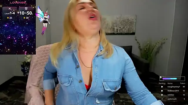 Lili Crossi online show from 11/17/25, 06:52