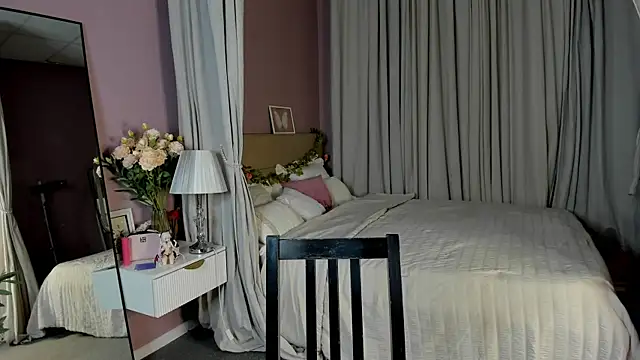 Snapshot of Miss_you_kiss chatting on 04/15/26, 01:23 Miss you kiss online show from 04/15/26, 01:23